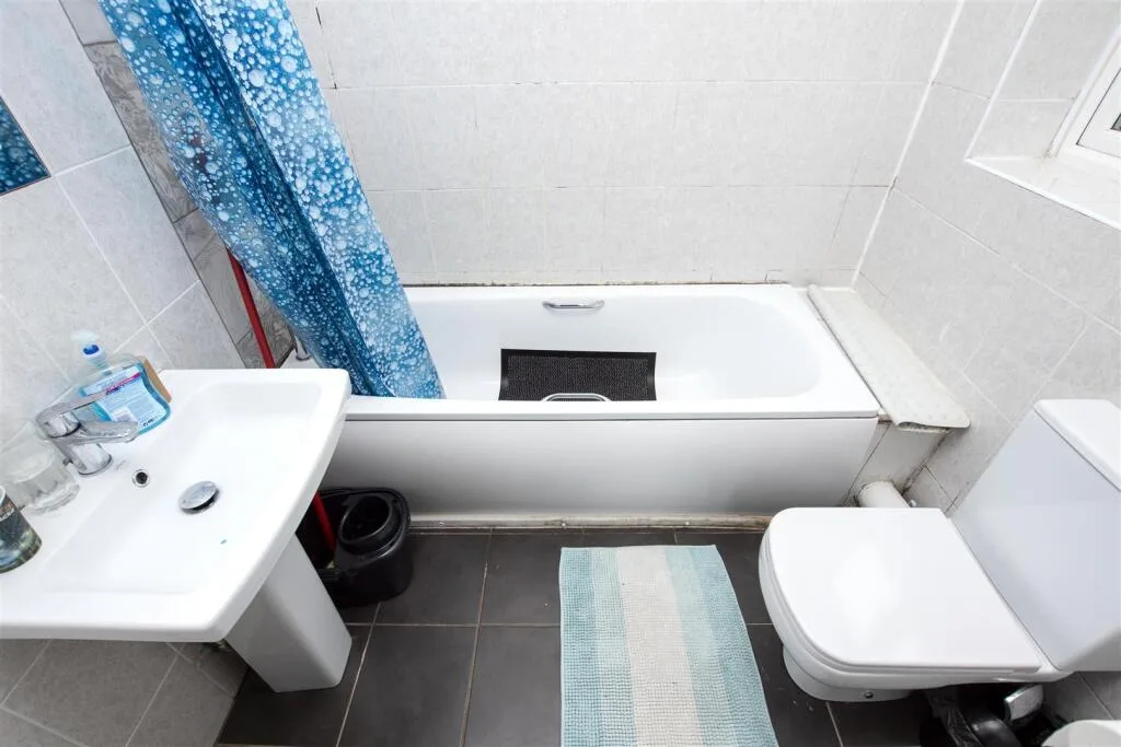 6 bedroom house for rent