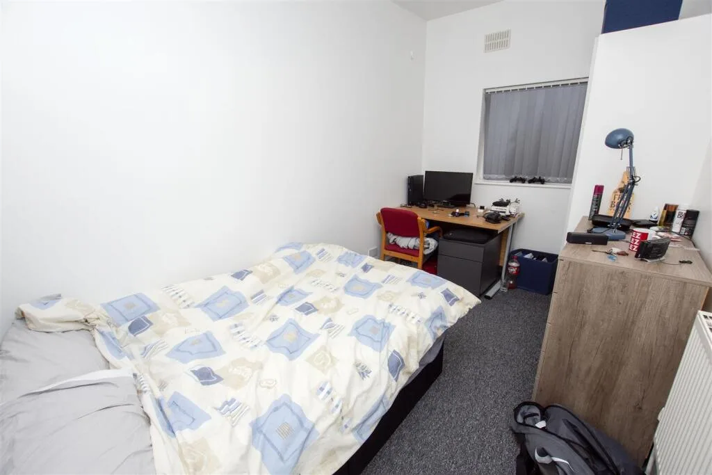6 bedroom house for rent