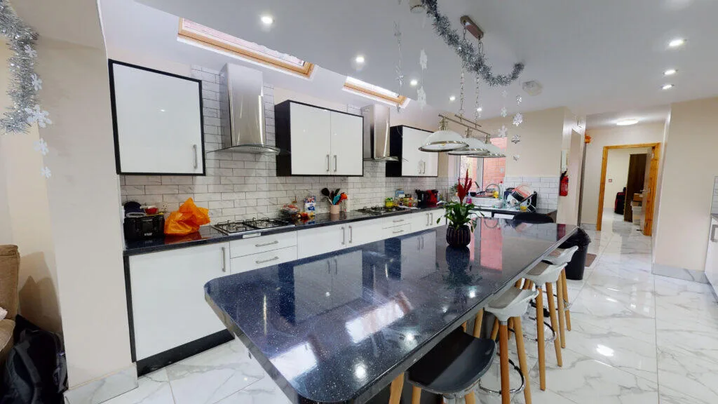 8 bedroom house for rent