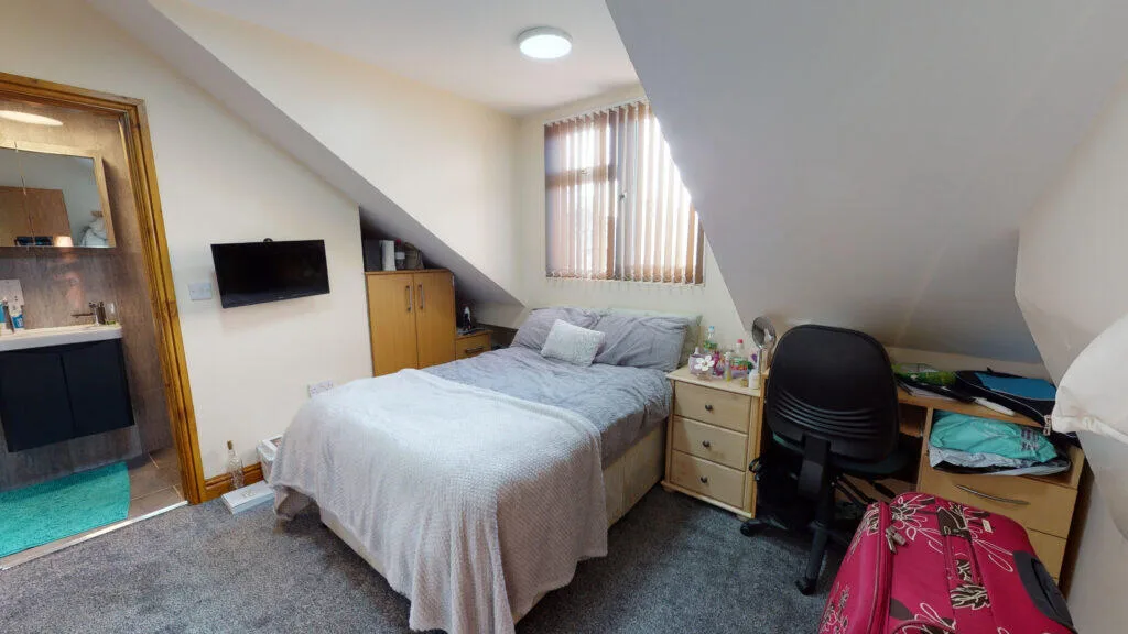 8 bedroom house for rent