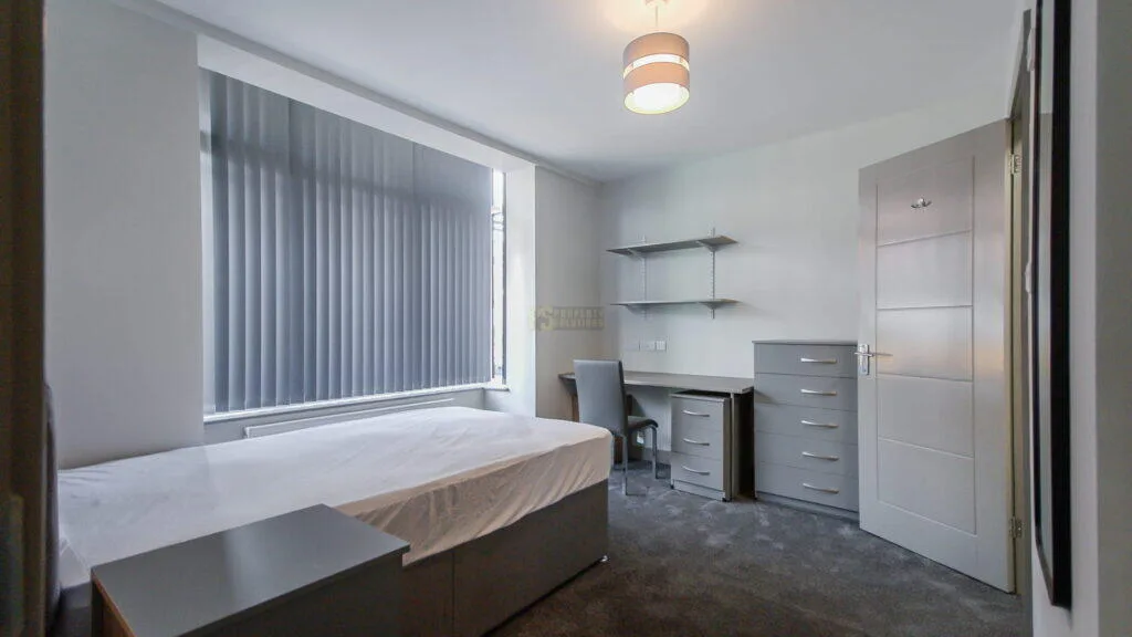 9 bedroom terraced house for rent