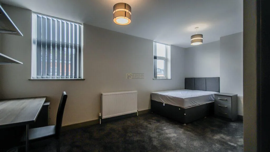 9 bedroom terraced house for rent