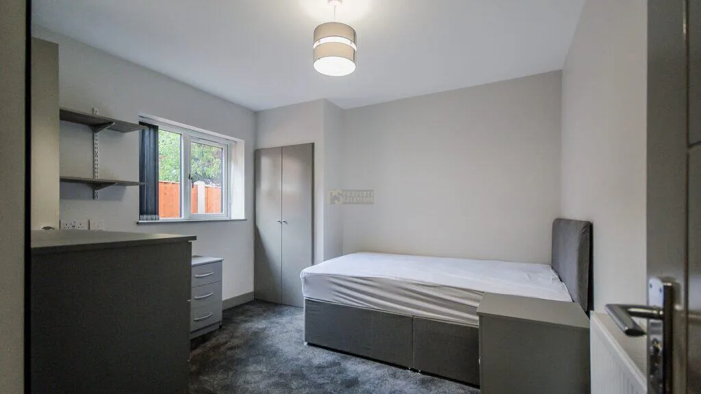 9 bedroom terraced house for rent