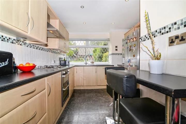 3 bedroom semi-detached house for rent