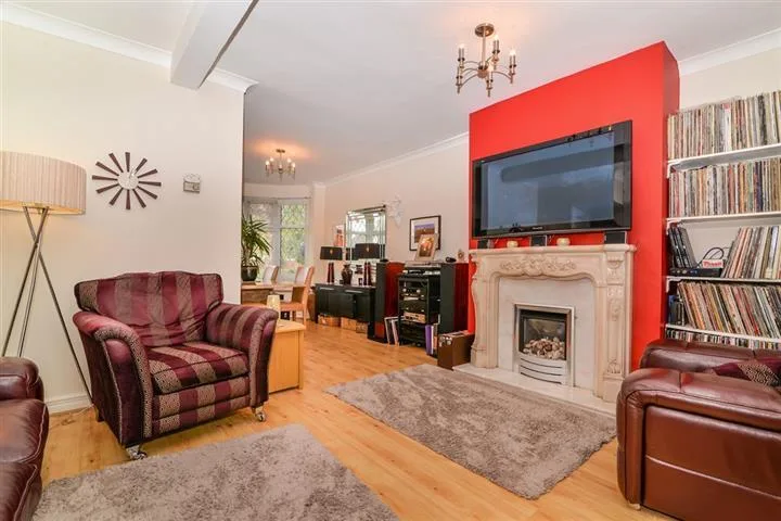 3 bedroom semi-detached house for rent