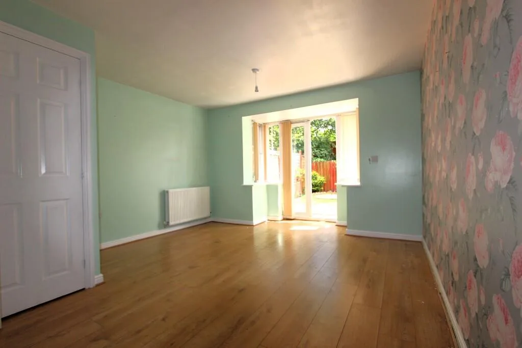 3 bedroom semi-detached house for rent