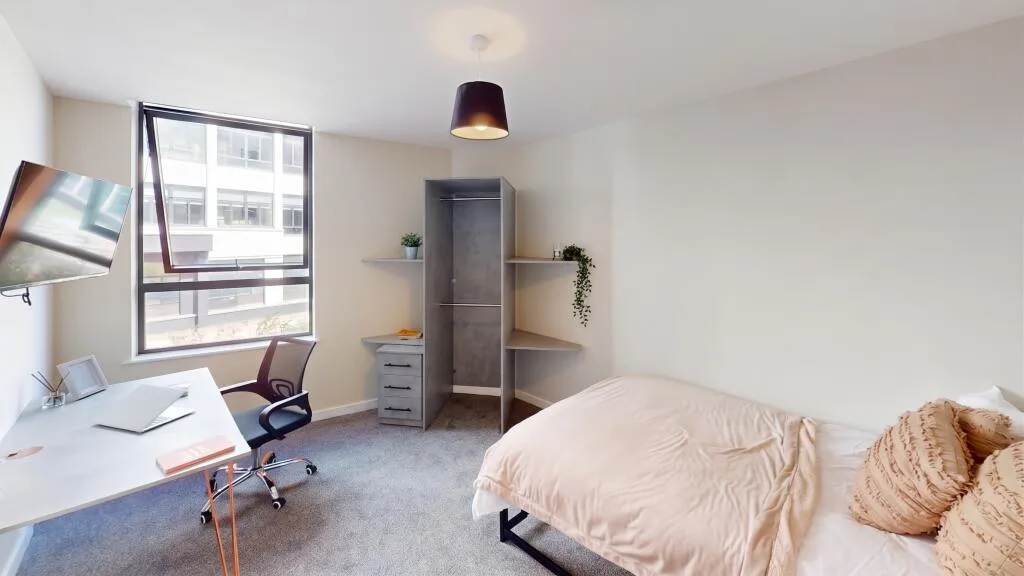 6 bedroom flat for rent