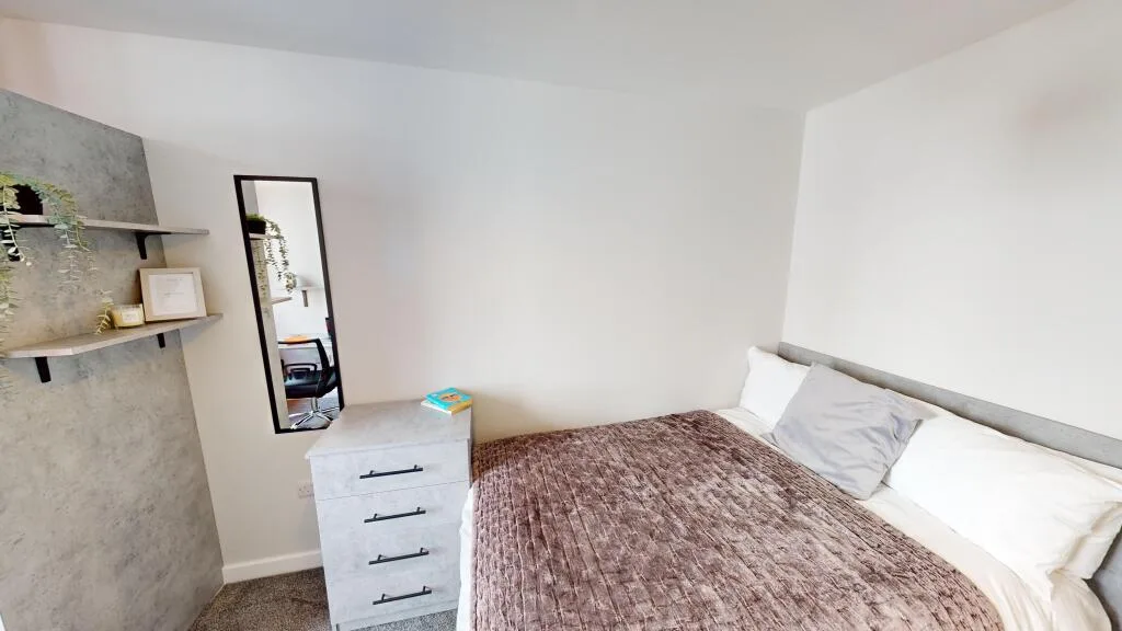 6 bedroom flat for rent