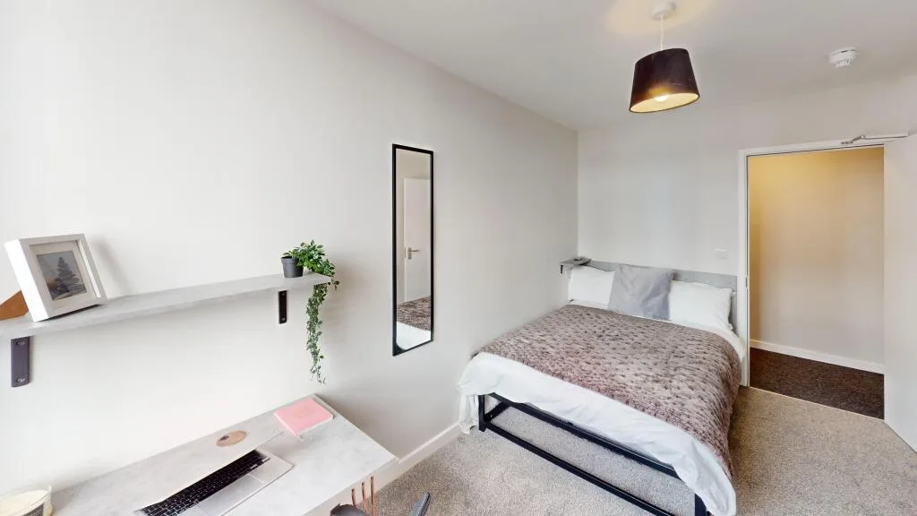 6 bedroom flat for rent