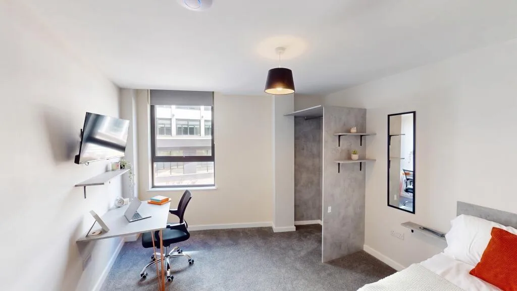 6 bedroom flat for rent