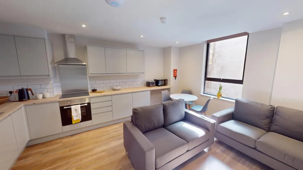 6 bedroom flat for rent