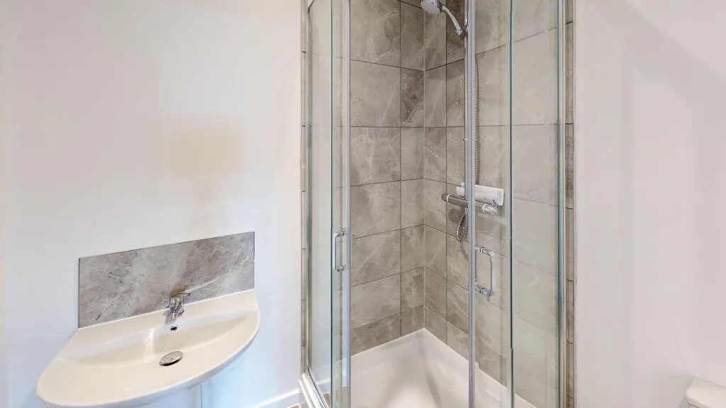 6 bedroom flat for rent