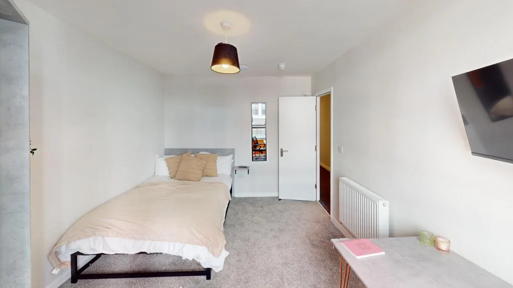 6 bedroom flat for rent
