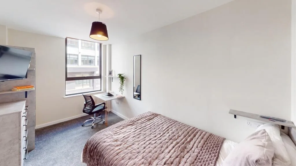 6 bedroom flat for rent