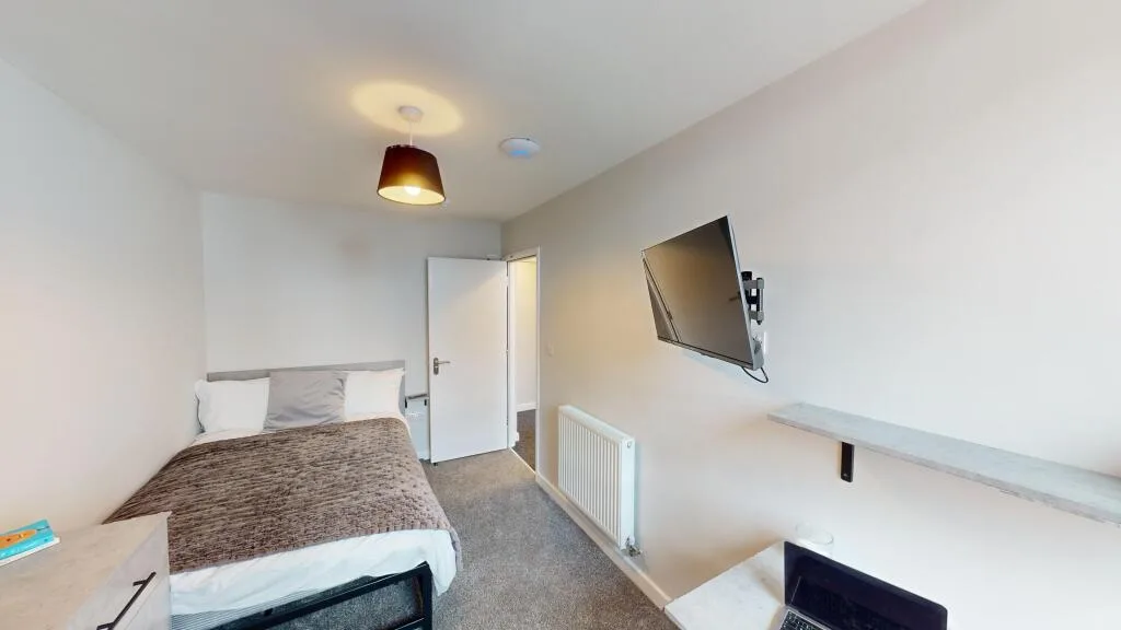 6 bedroom flat for rent