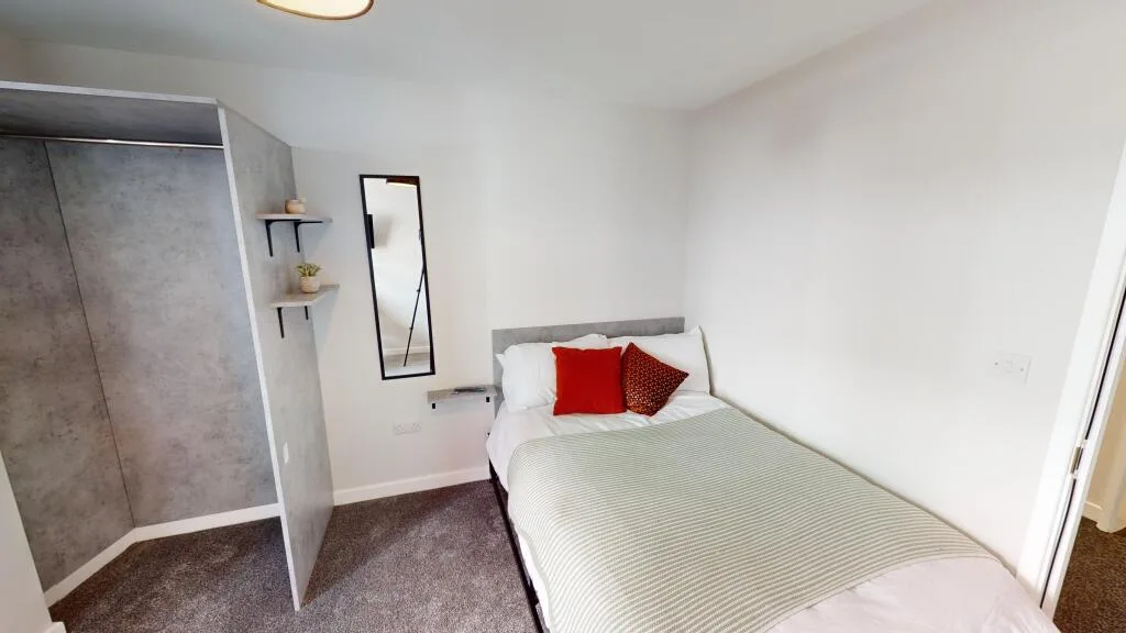 6 bedroom flat for rent