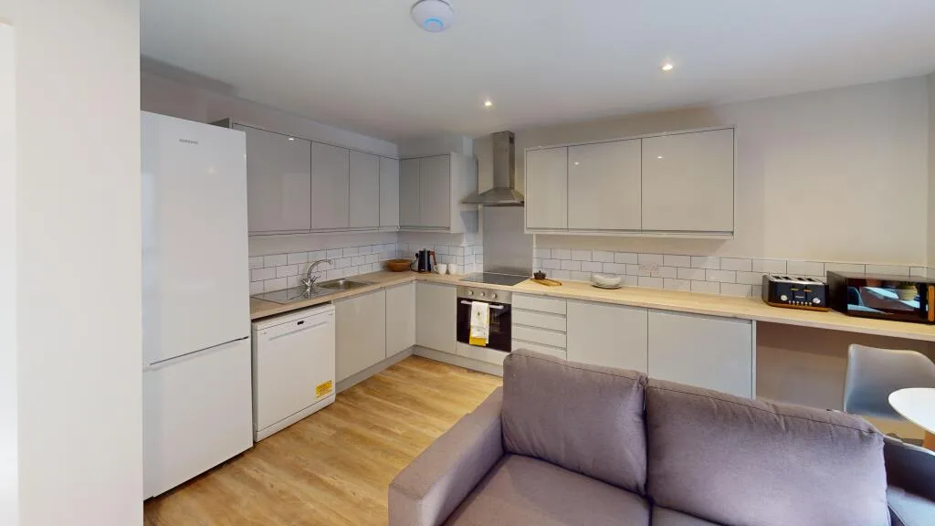 6 bedroom flat for rent