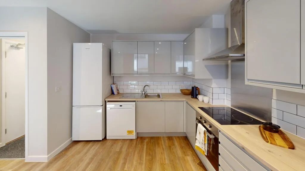 6 bedroom flat for rent