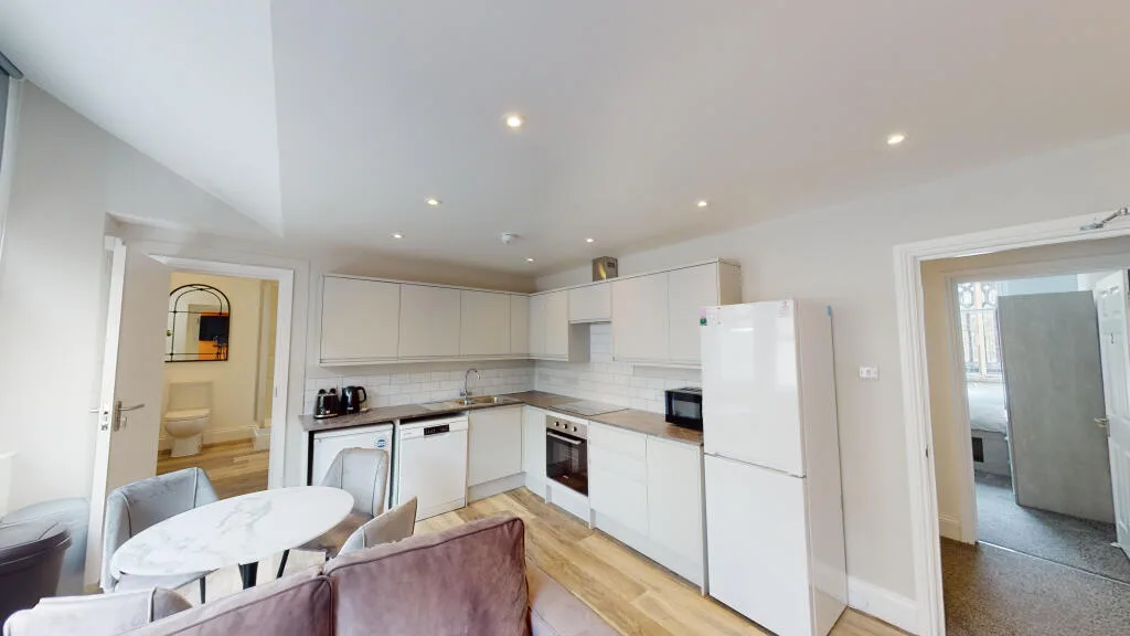 6 bedroom flat for rent