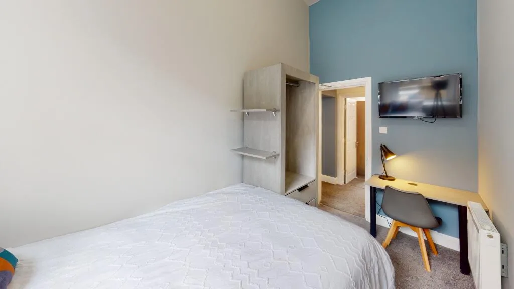 6 bedroom flat for rent
