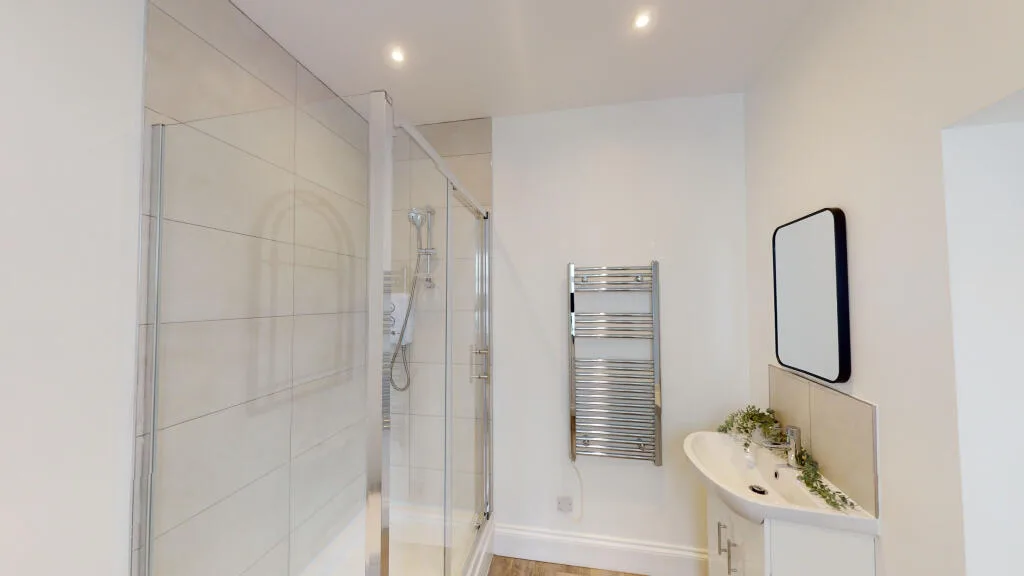 6 bedroom flat for rent