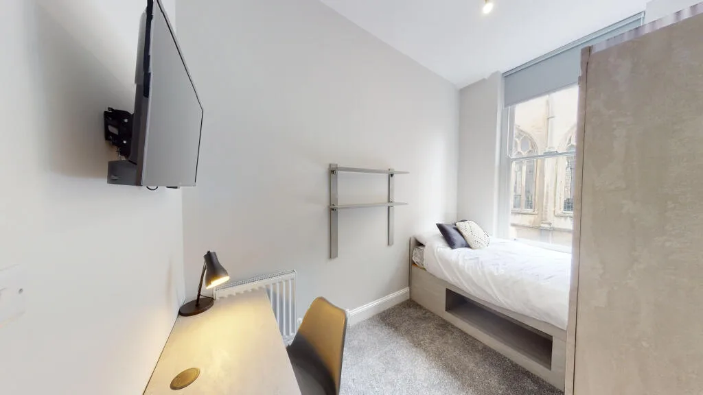 6 bedroom flat for rent