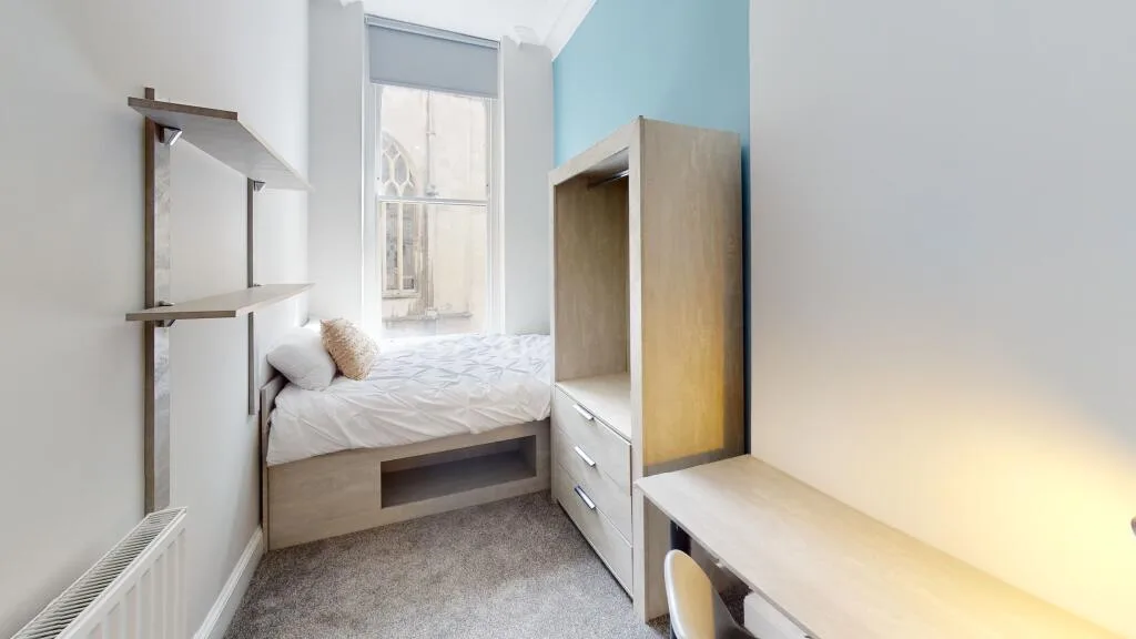 6 bedroom flat for rent