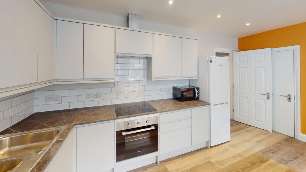 6 bedroom flat for rent