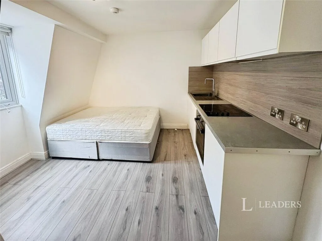 Studio flat for rent