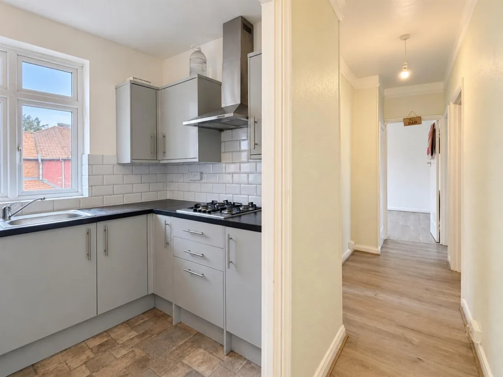 2 bedroom maisonette for rent