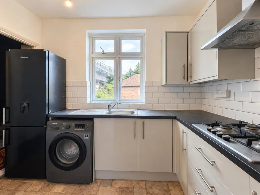 2 bedroom maisonette for rent