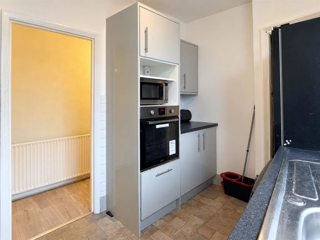 2 bedroom maisonette for rent