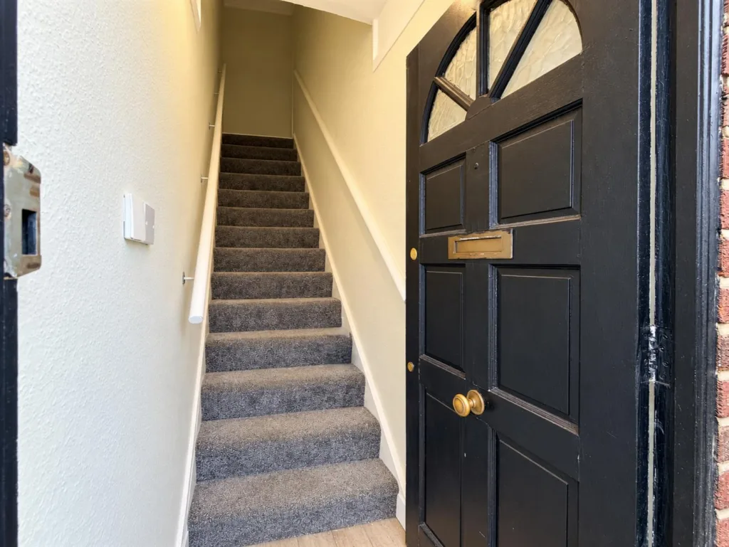 2 bedroom maisonette for rent