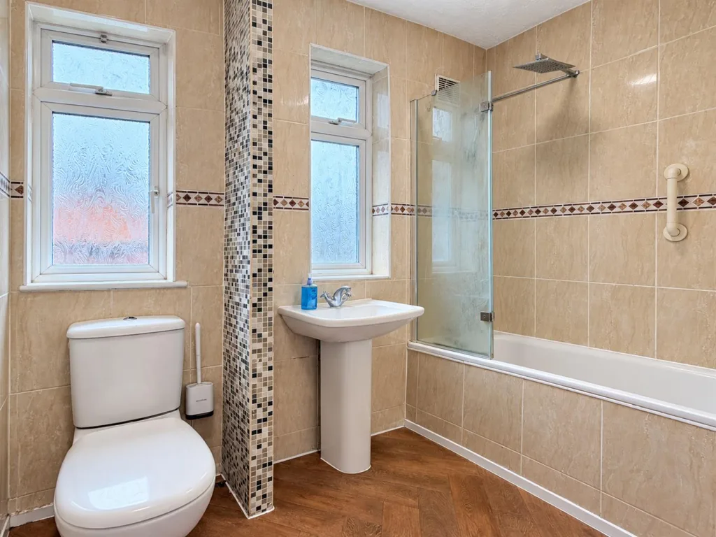 2 bedroom maisonette for rent