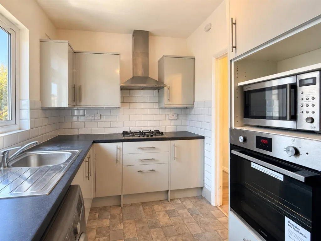 2 bedroom maisonette for rent