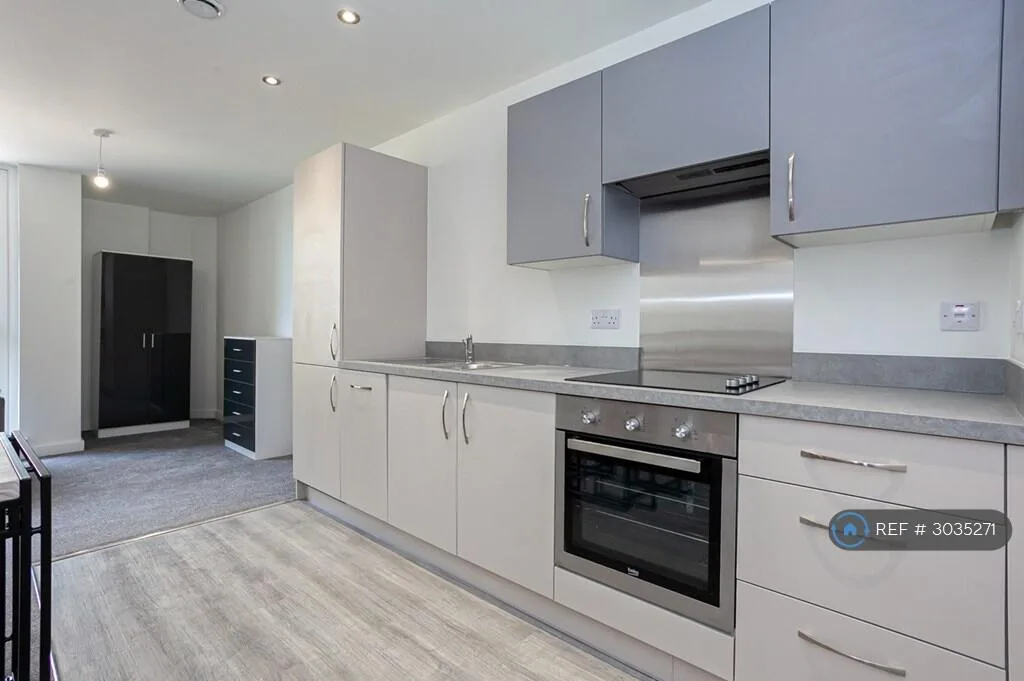 Studio flat for rent