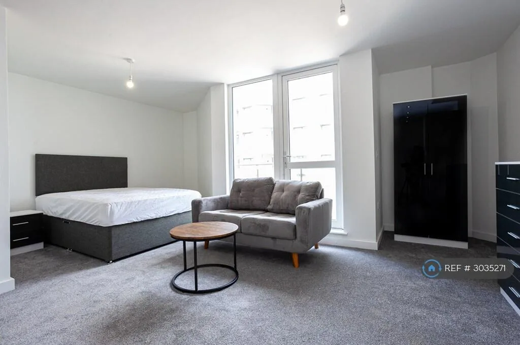 Studio flat for rent