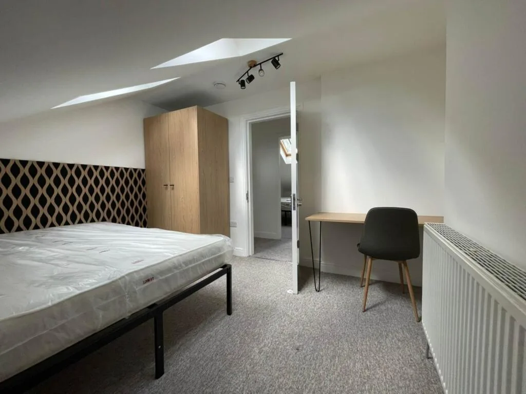 5 bedroom flat for rent