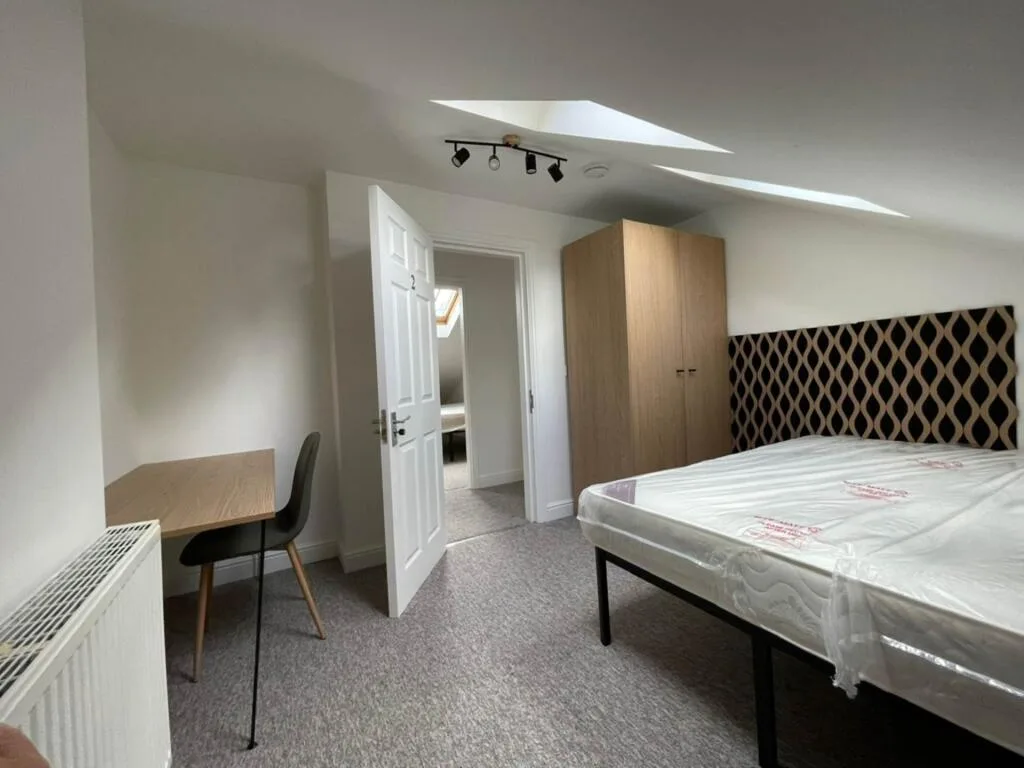 5 bedroom flat for rent