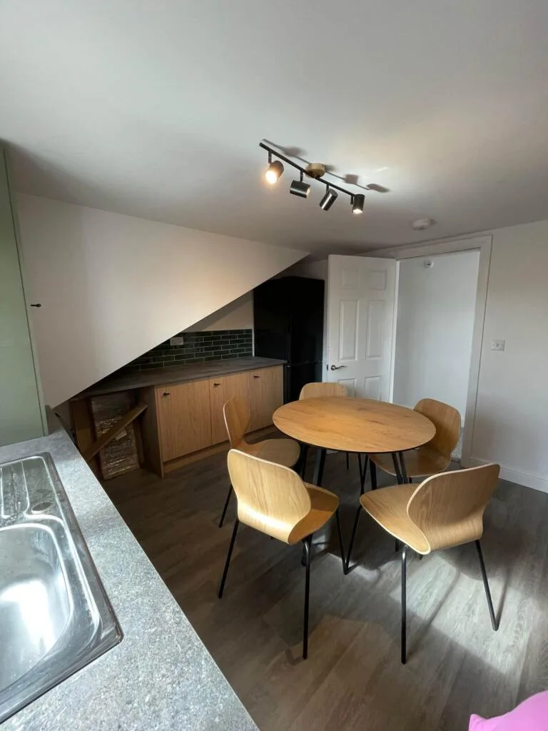 5 bedroom flat for rent