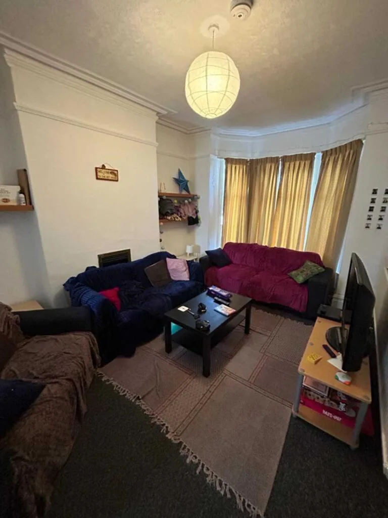 4 bedroom semi-detached house for rent