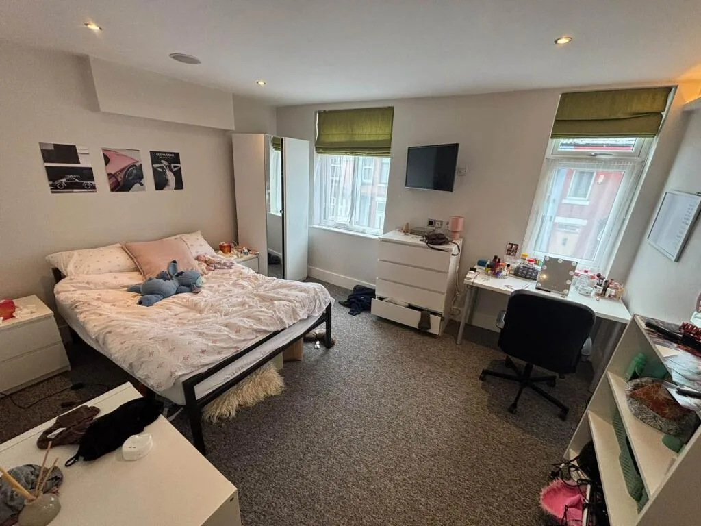5 bedroom terraced house for rent