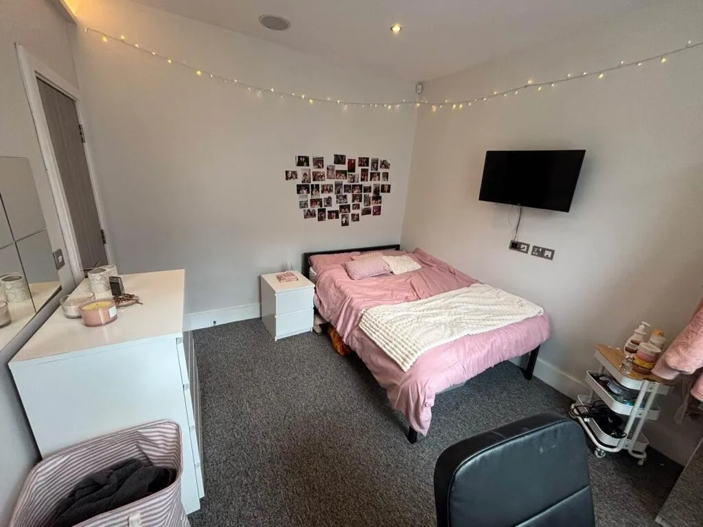 5 bedroom terraced house for rent