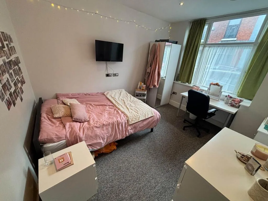 5 bedroom terraced house for rent