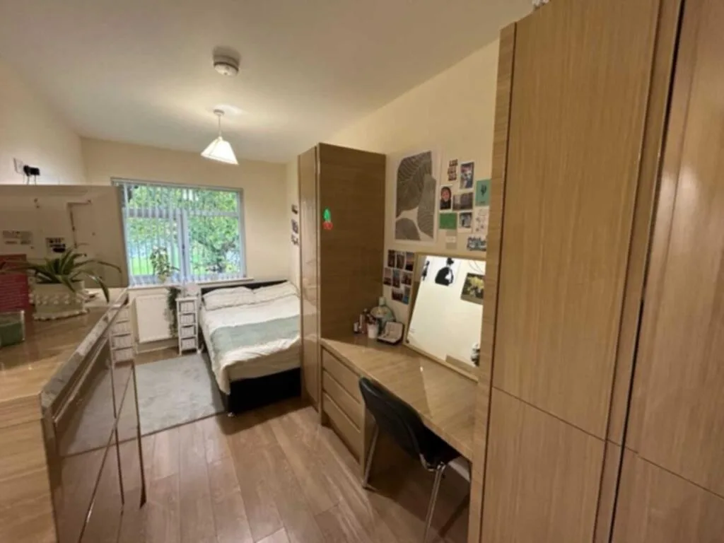 4 bedroom end of terrace house for rent