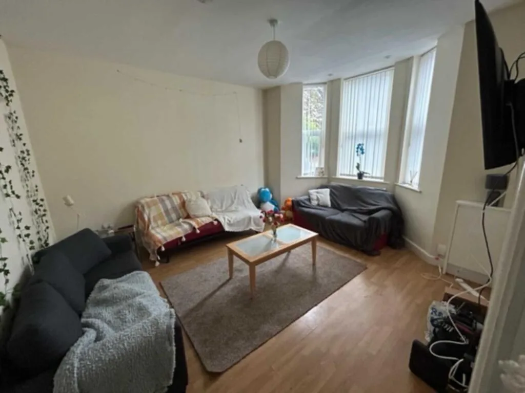 4 bedroom end of terrace house for rent