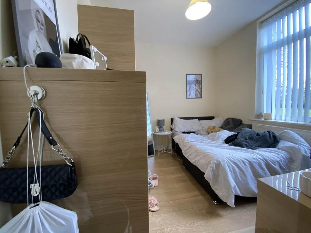 4 bedroom end of terrace house for rent