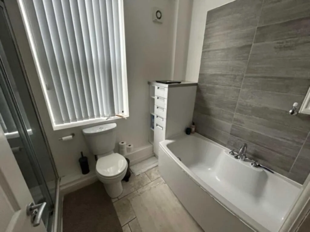 4 bedroom end of terrace house for rent