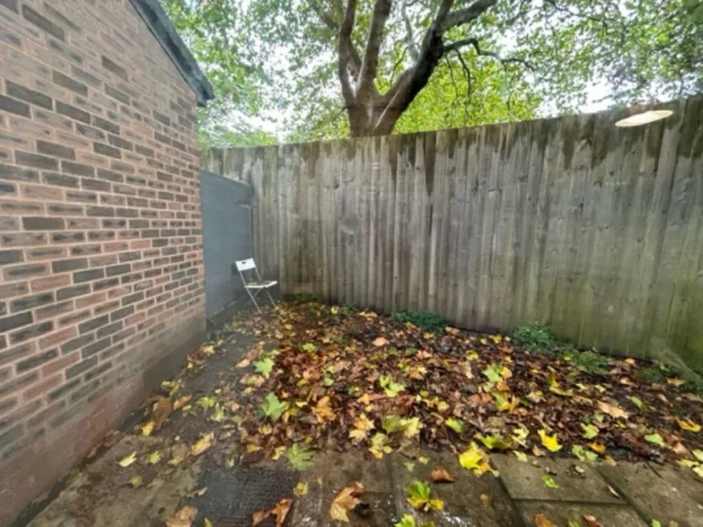 4 bedroom end of terrace house for rent