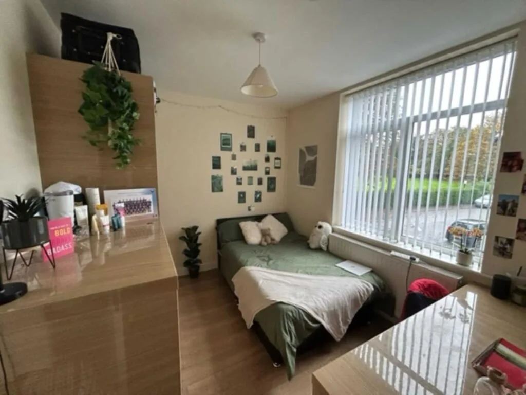 4 bedroom end of terrace house for rent